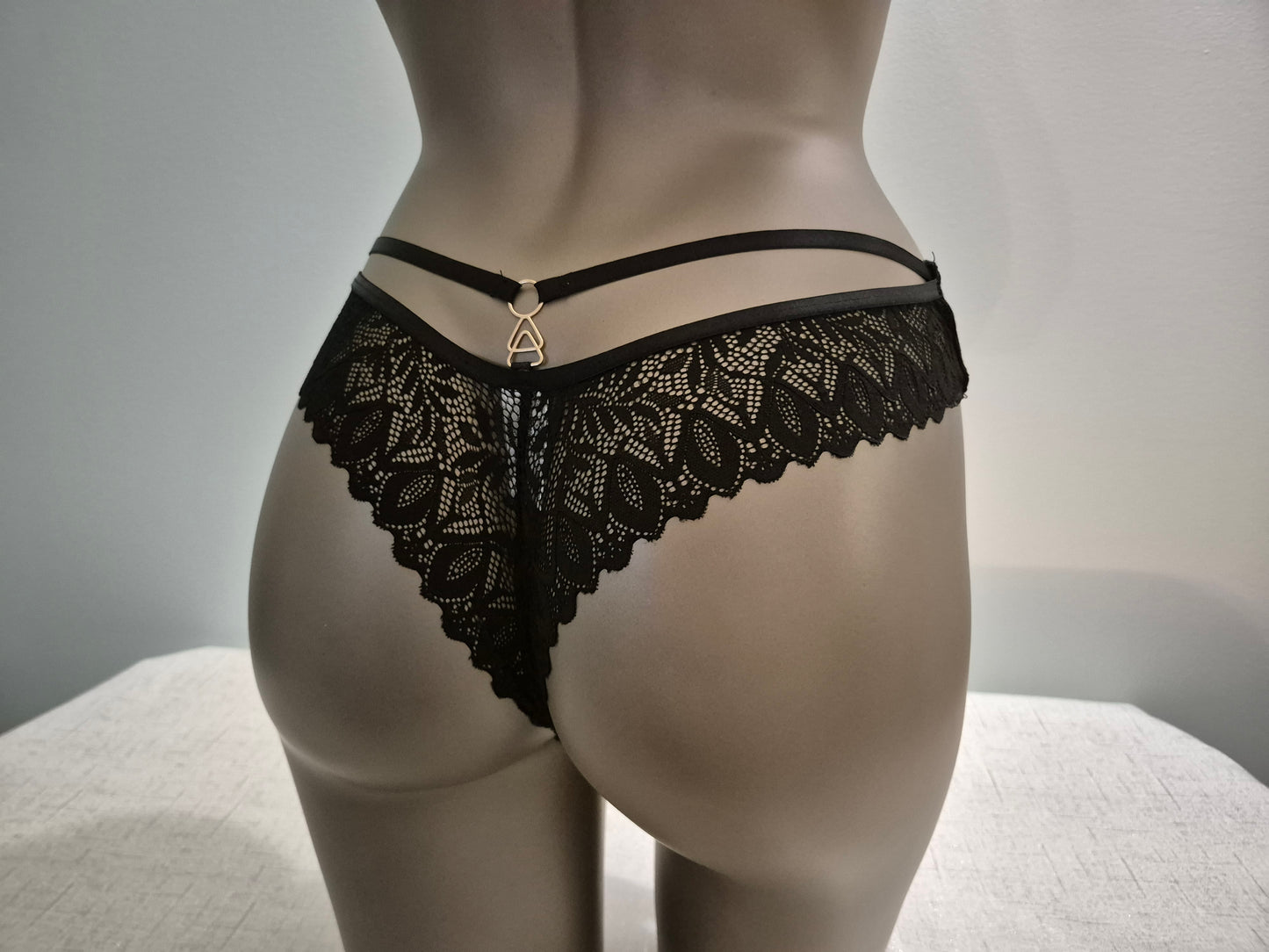 Tanga en Coton et dentelle Noémie 80558 Noir (FY)